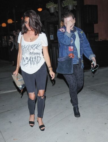 Sarah Hyland Feet Toes And Soles 1266