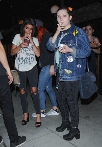 Sarah Hyland Feet Toes And Soles 1268