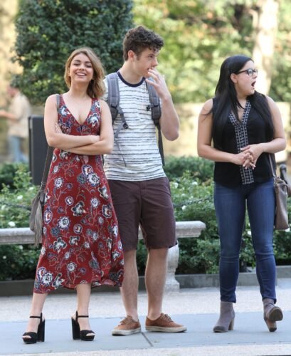 Sarah Hyland Feet Toes And Soles 1284