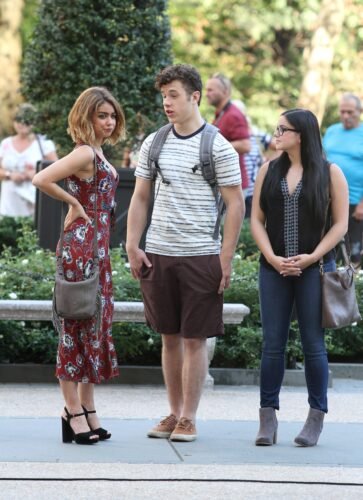 Sarah Hyland Feet Toes And Soles 1287