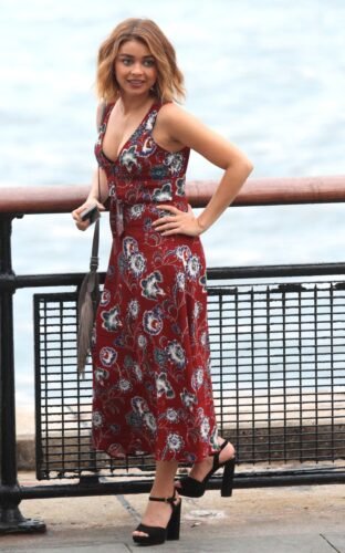 Sarah Hyland Feet Toes And Soles 1292