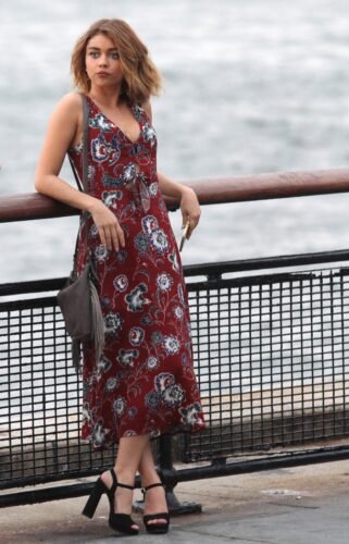 Sarah Hyland Feet Toes And Soles 1299