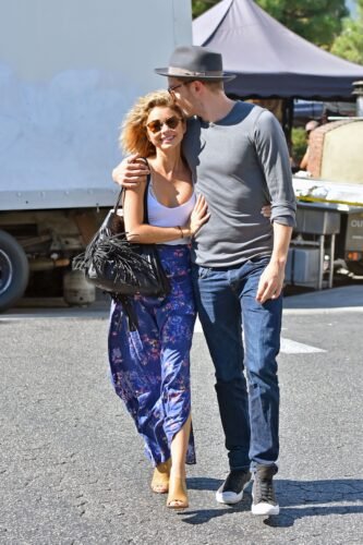 Sarah Hyland Feet Toes And Soles 1335