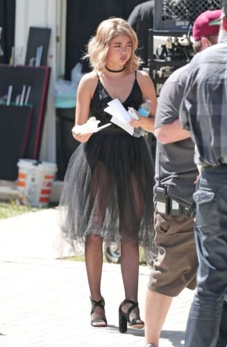Sarah Hyland Feet Toes And Soles 1337