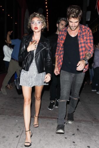 Sarah Hyland Feet Toes And Soles 1415