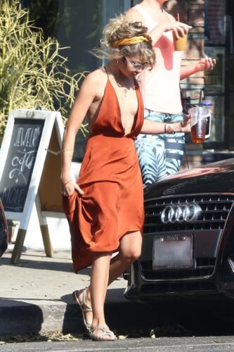 Sarah Hyland Feet Toes And Soles 1425