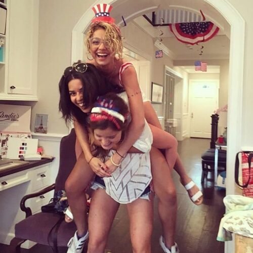 Sarah Hyland Feet Toes And Soles 1426