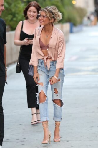 Sarah Hyland Feet Toes And Soles 1434