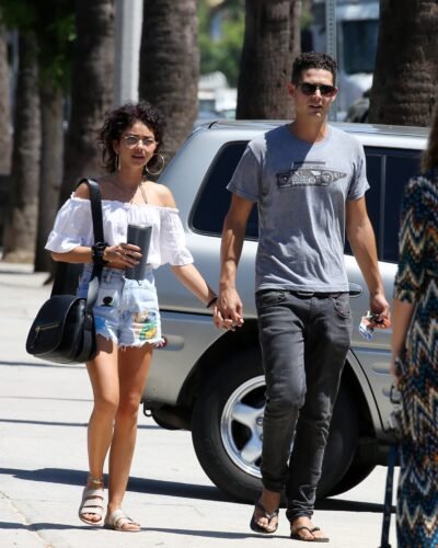Sarah Hyland Feet Toes And Soles 1540
