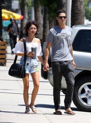 Sarah Hyland Feet Toes And Soles 1541