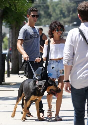 Sarah Hyland Feet Toes And Soles 1542