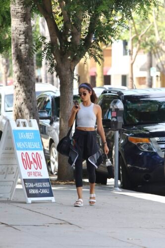 Sarah Hyland Feet Toes And Soles 1569