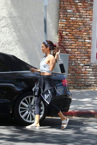 Sarah Hyland Feet Toes And Soles 1575