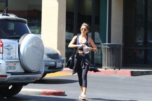 Sarah Hyland Feet Toes And Soles 1581