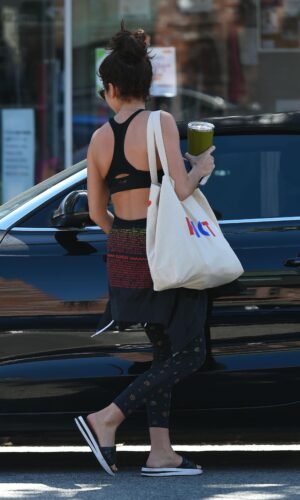 Sarah Hyland Feet Toes And Soles 1680