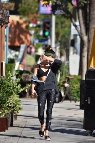 Sarah Hyland Feet Toes And Soles 1685