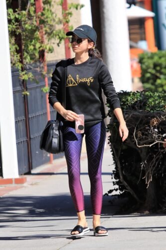 Sarah Hyland Feet Toes And Soles 1688