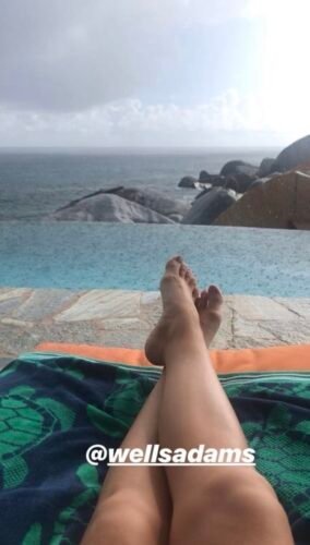 Sarah Hyland Feet Toes And Soles 1700