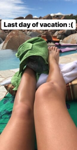 Sarah Hyland Feet Toes And Soles 1701