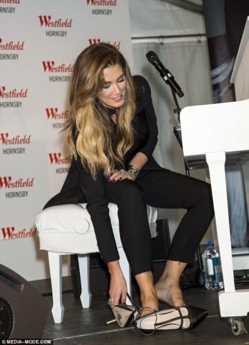 Delta Goodrem Feet Toes And Soles 393