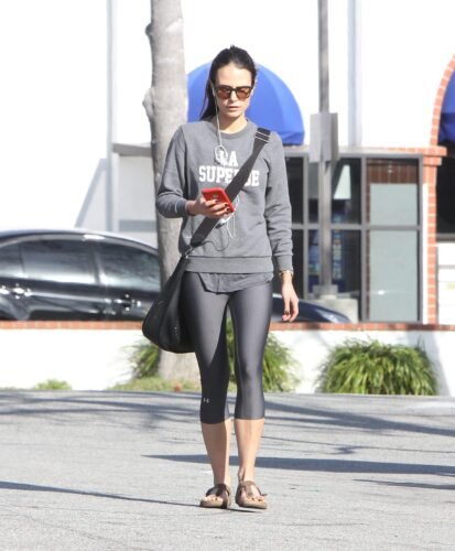 Jordana Brewster Feet Toes And Soles 686