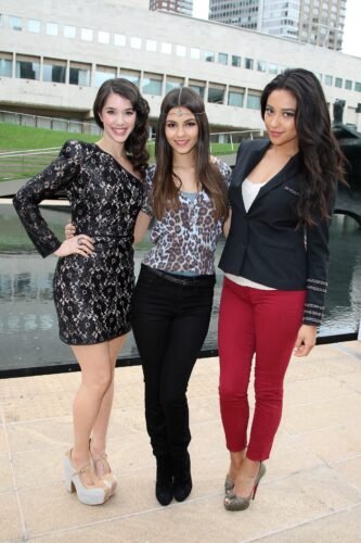 Shay Mitchell Feet Toes And Soles 69