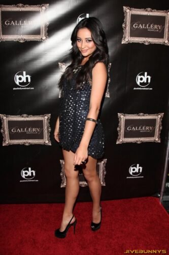 Shay Mitchell Feet Toes And Soles 263