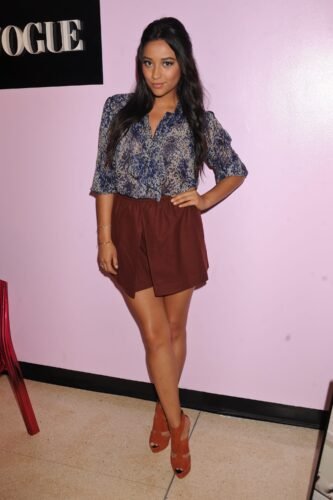 Shay Mitchell Feet Toes And Soles 430