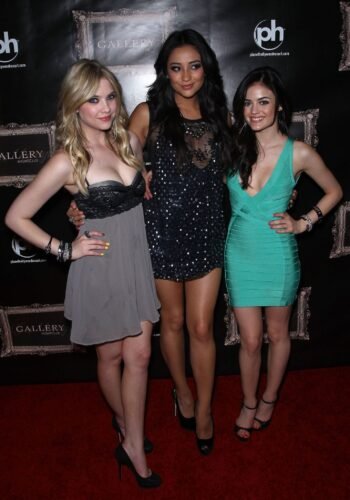 Shay Mitchell Feet Toes And Soles 437