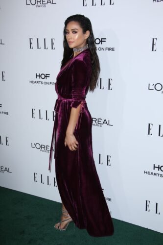 Shay Mitchell Feet Toes And Soles 820