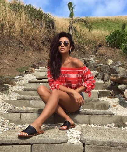 Shay Mitchell Feet Toes And Soles 832