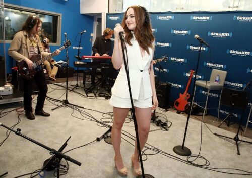 Elizabeth Gillies Feet Toes And Soles 302