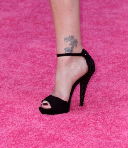 Christina Applegate Feet Toes And Soles 400