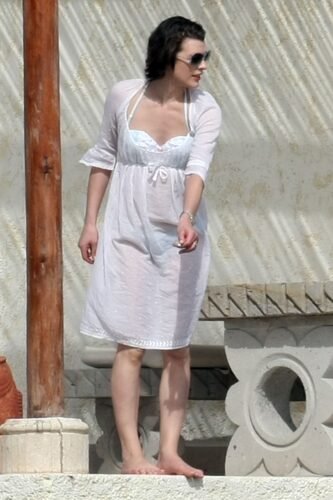 Milla Jovovich Feet Toes And Soles 8