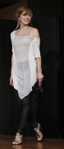 Milla Jovovich Feet Toes And Soles 83