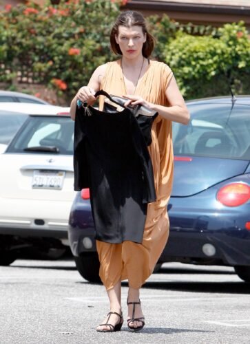 Milla Jovovich Feet Toes And Soles 175
