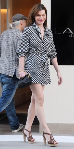 Milla Jovovich Feet Toes And Soles 259