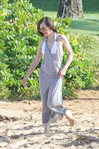 Milla Jovovich Feet Toes And Soles 376
