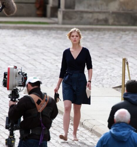 Rosamund Pike Feet Toes And Soles 110