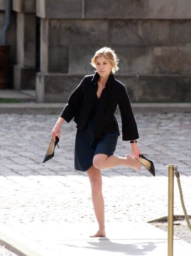 Rosamund Pike Feet Toes And Soles 112