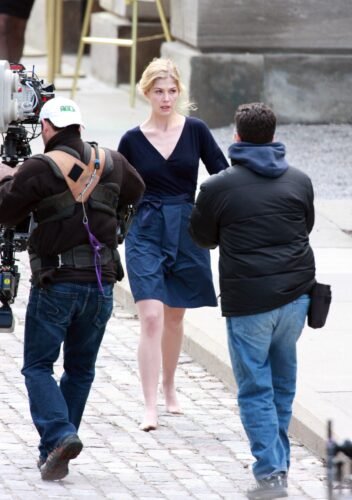 Rosamund Pike Feet Toes And Soles 114