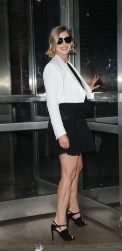 Rosamund Pike Feet Toes And Soles 197