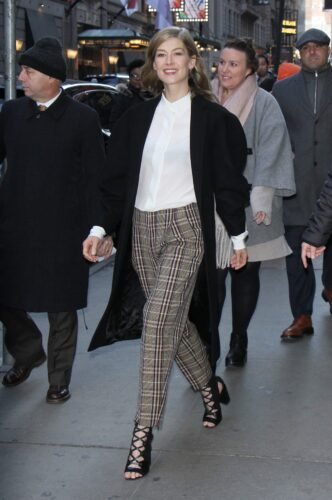 Rosamund Pike Feet Toes And Soles 374