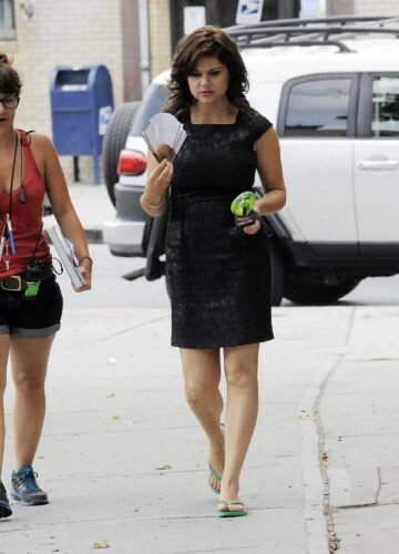 Tiffani Thiessen Feet Toes And Soles 90