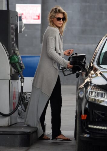 Ali Larter Feet Toes And Soles 327