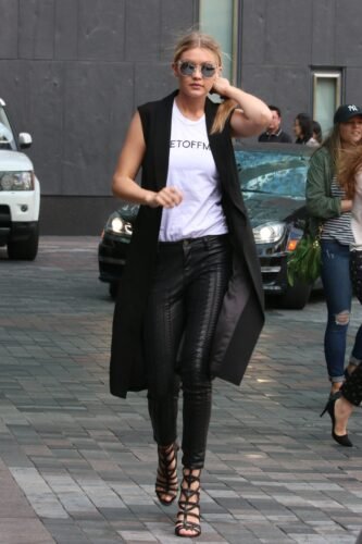 Gigi Hadid Feet Toes And Soles 348