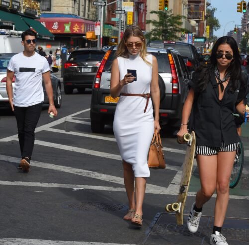 Gigi Hadid Feet Toes And Soles 357