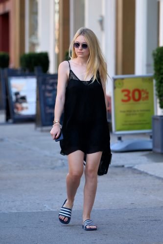 Dakota Fanning Feet Toes And Soles 539
