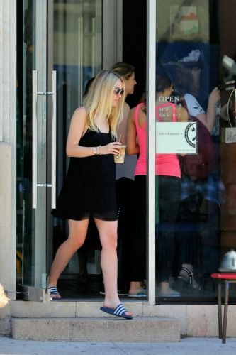 Dakota Fanning Feet Toes And Soles 546