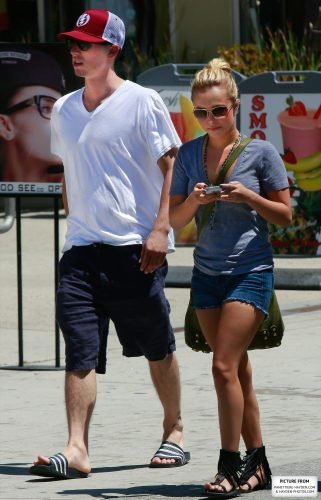 Hayden Panettiere Feet Toes And Soles 963
